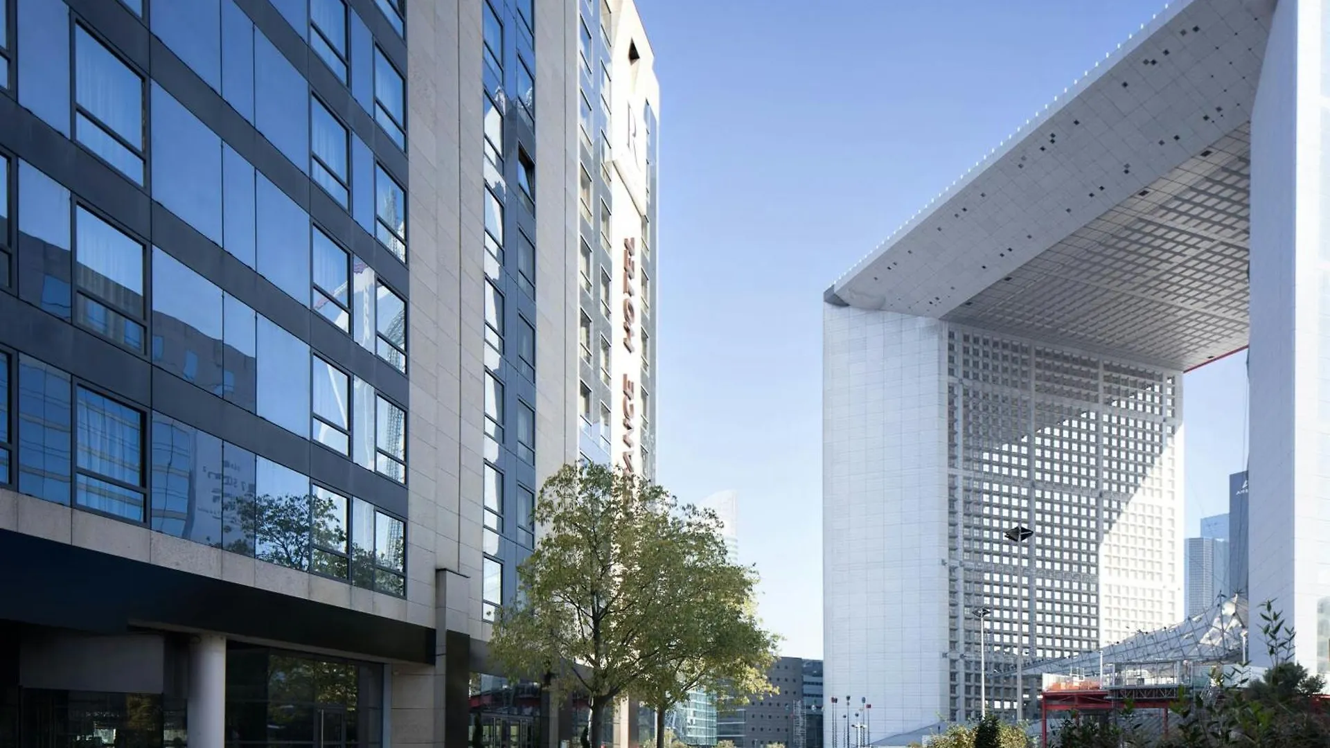 Renaissance Paris La Defense 4*
