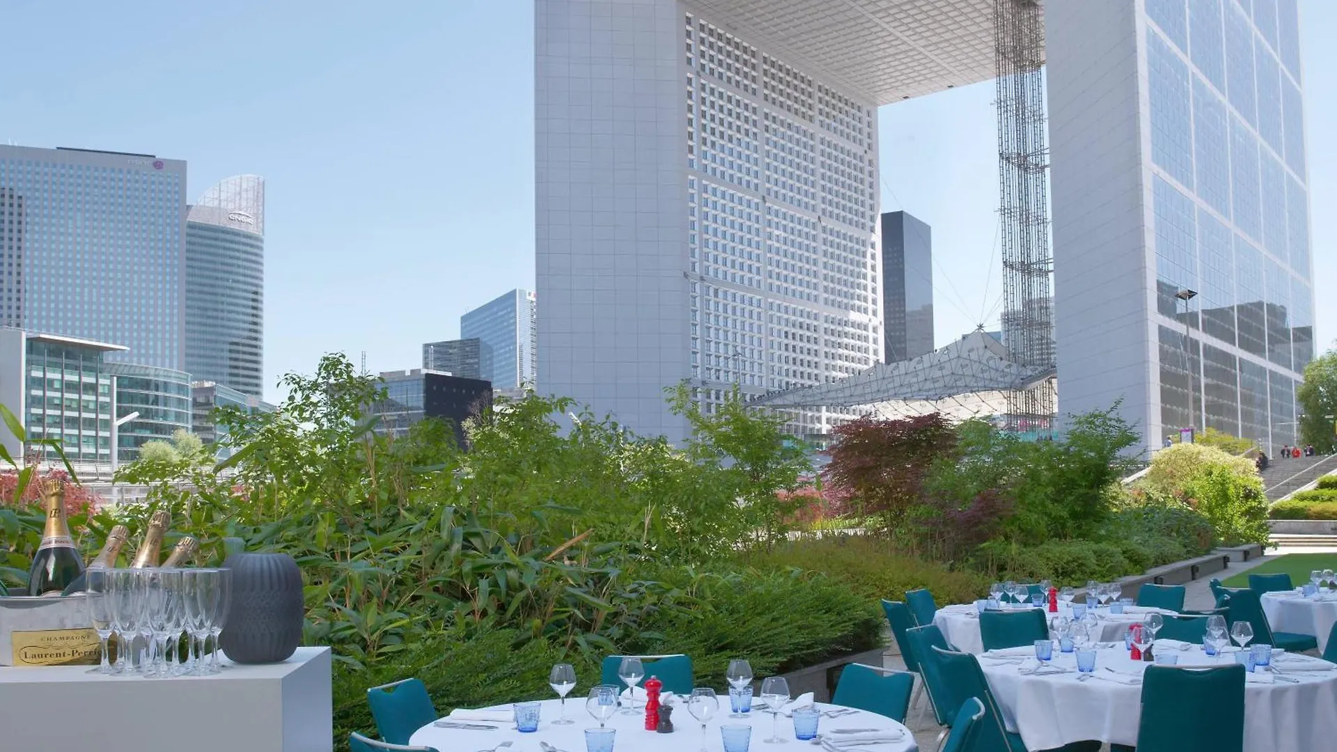Renaissance Paris La Defense Puteaux