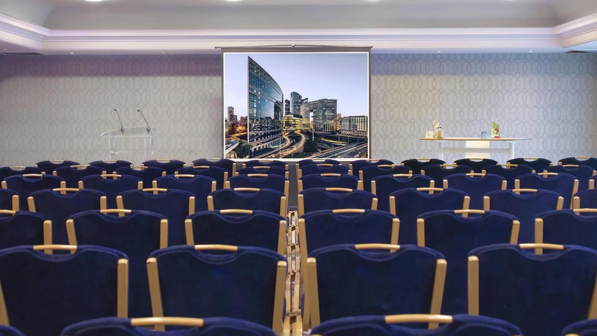 Renaissance Paris La Defense Hotel