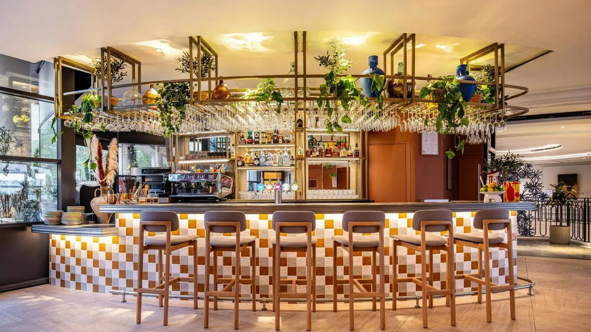 Renaissance Paris La Defense 4*