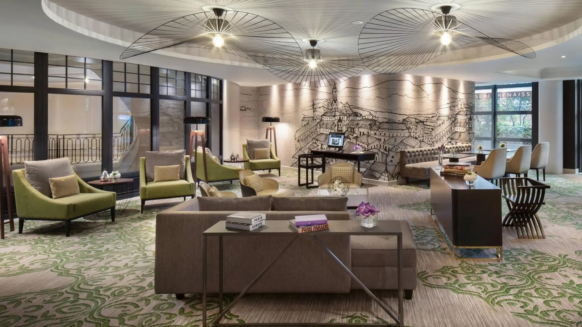 Renaissance Paris La Defense 4*