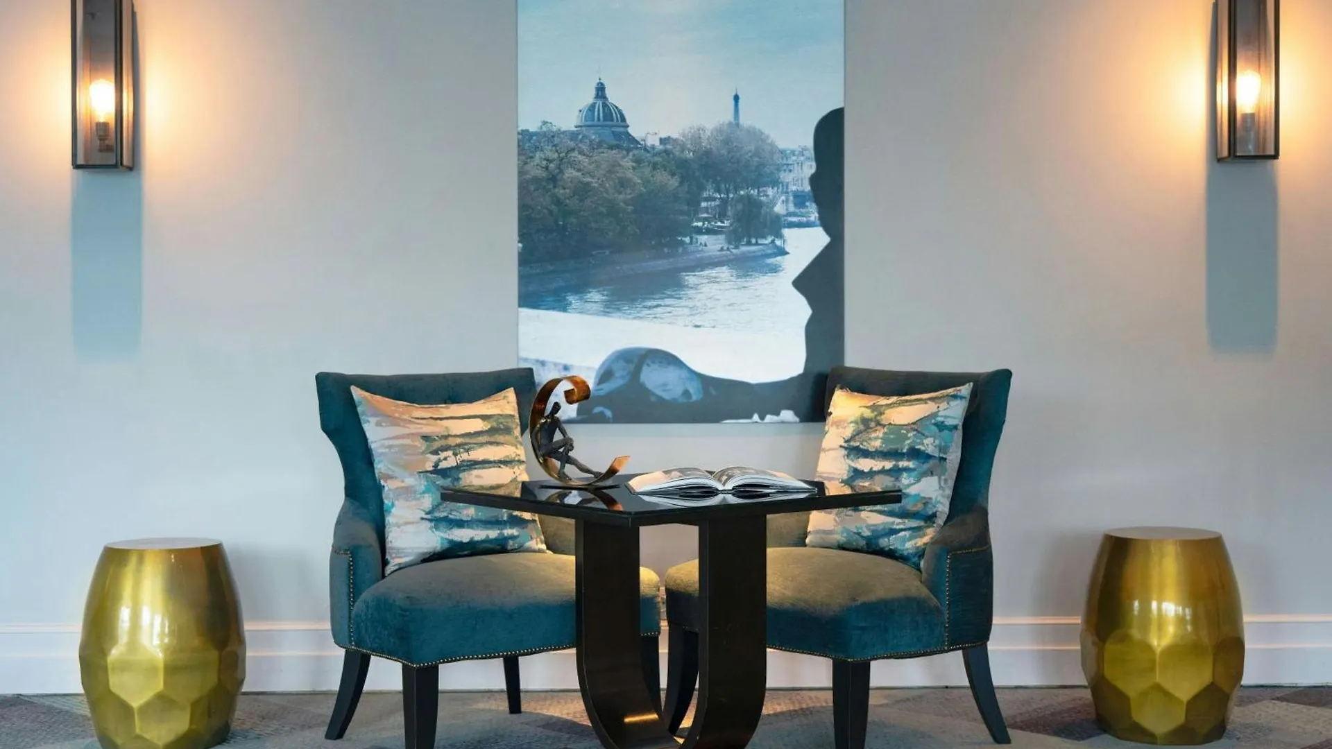 Hotel Renaissance Paris La Defense 4*