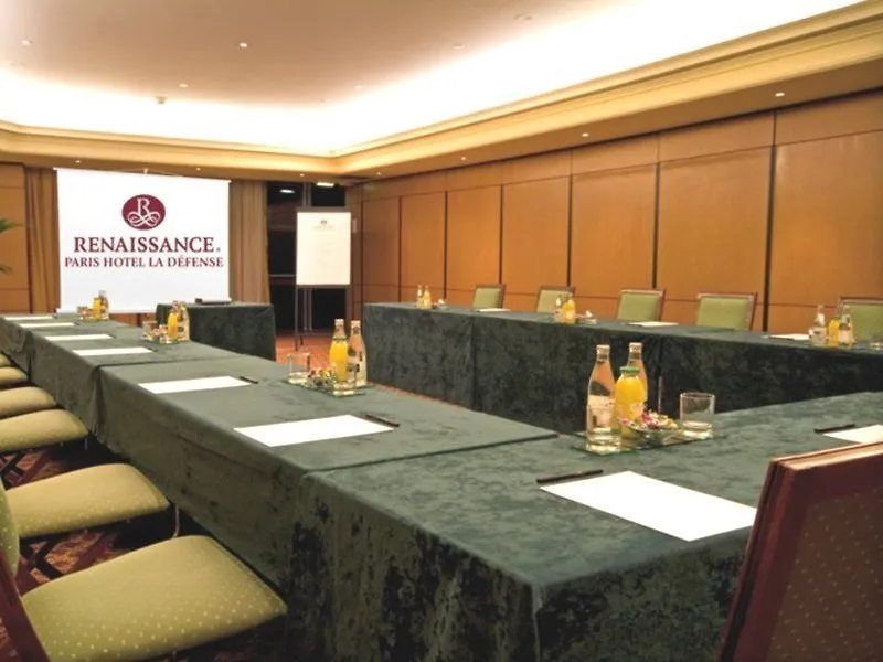 Renaissance Paris La Defense Hotel 4*