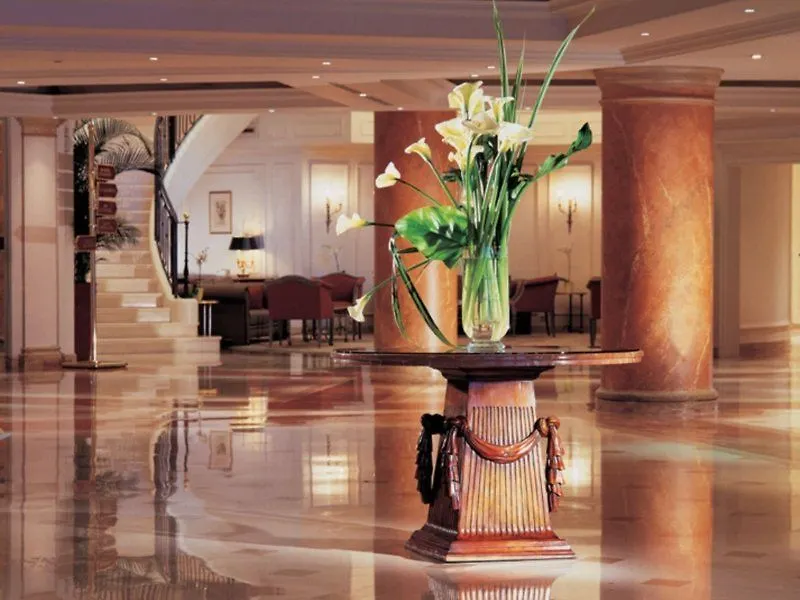 Renaissance Paris La Defense 4*