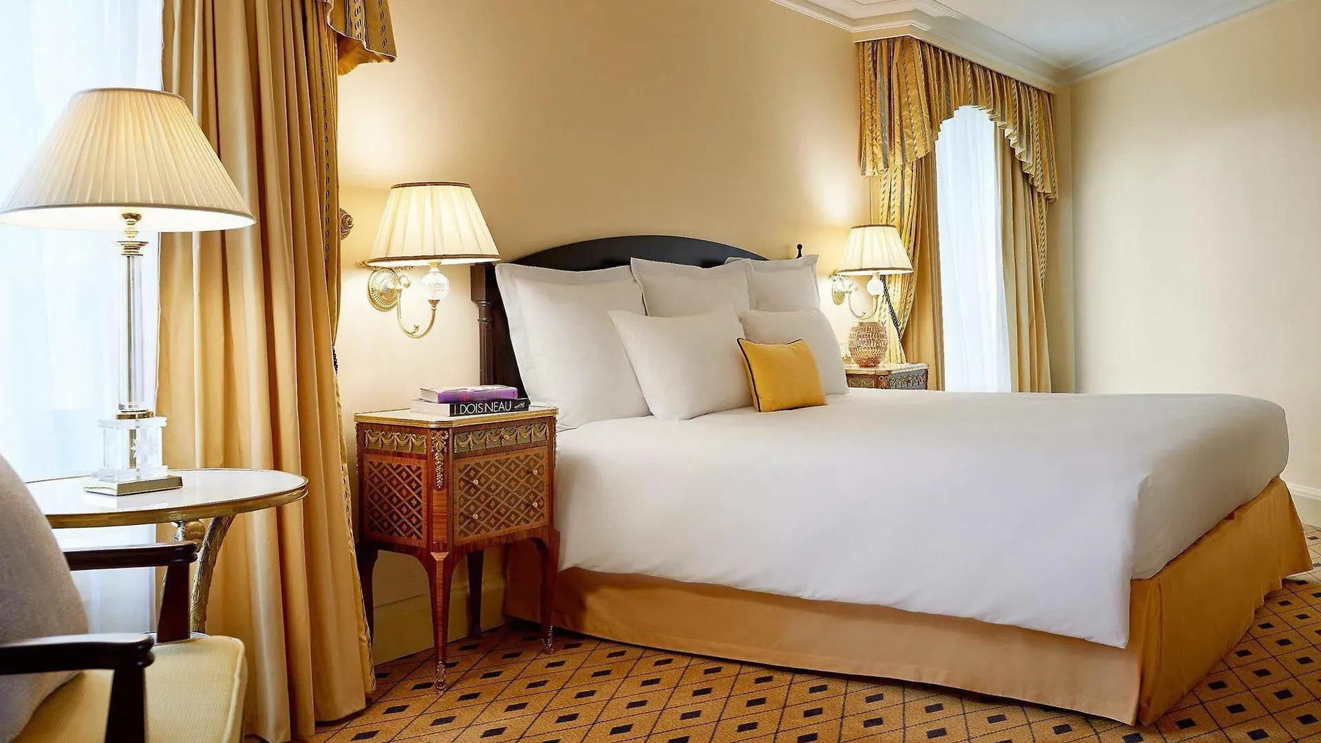 Renaissance Paris La Defense Hotel 4*
