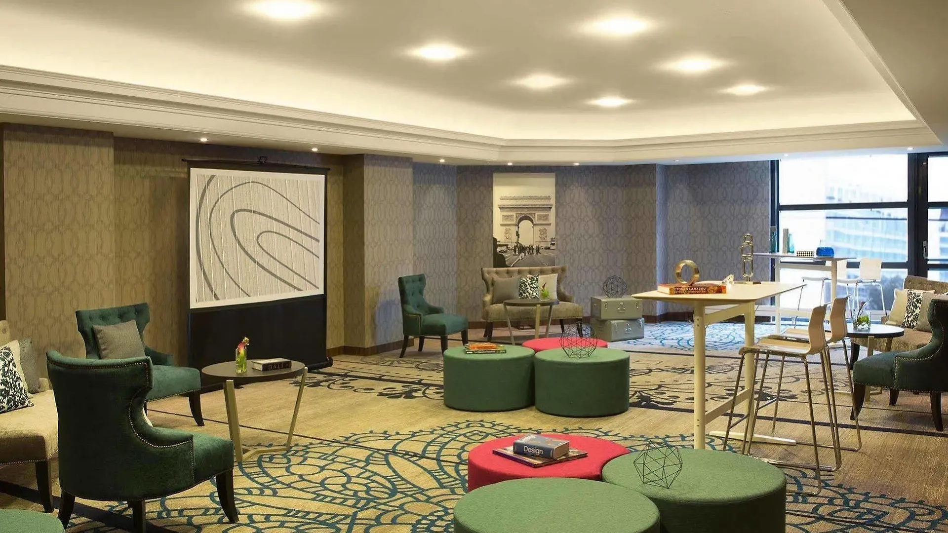 Hotel Renaissance Paris La Defense 4*